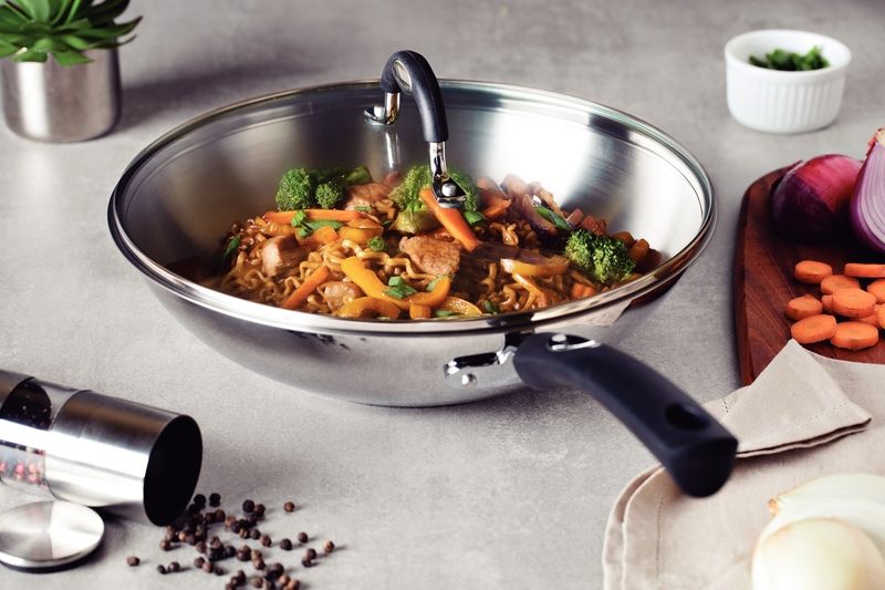 Sarten Tramontina Wok con Tapa